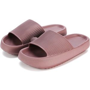 NWT Cloud Slippers Mauve 9-9.5